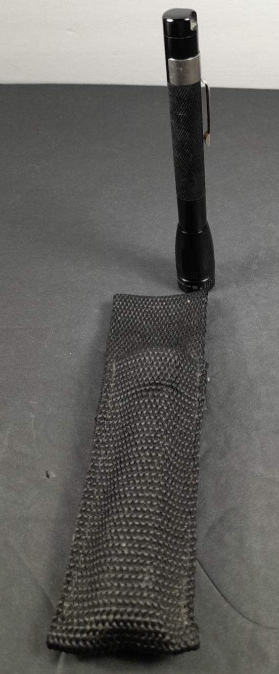 Mini Maglite Black 2 AA Cell Flashlight with Carrying Case